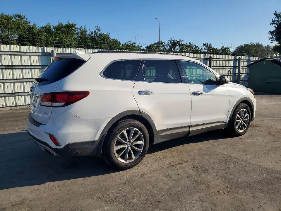 2017 HYUNDAI SANTA FE SE  