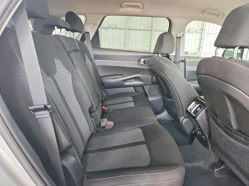 2022 KIA SORENTO LX  