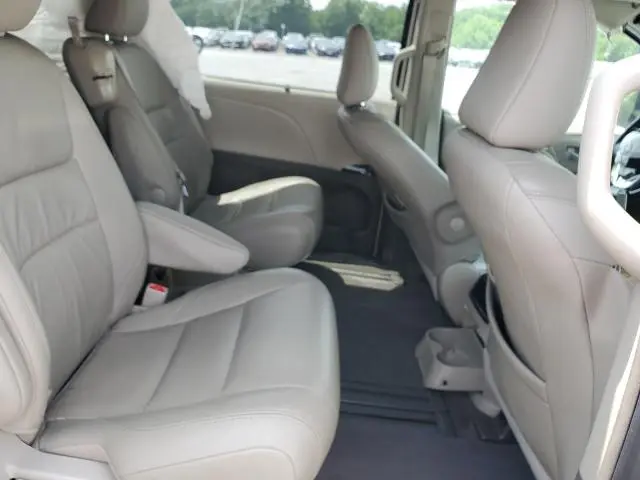 2015 TOYOTA SIENNA XLE  