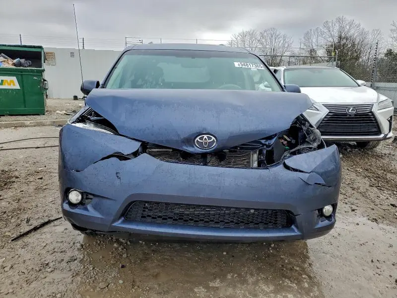 2013 TOYOTA SIENNA XLE  