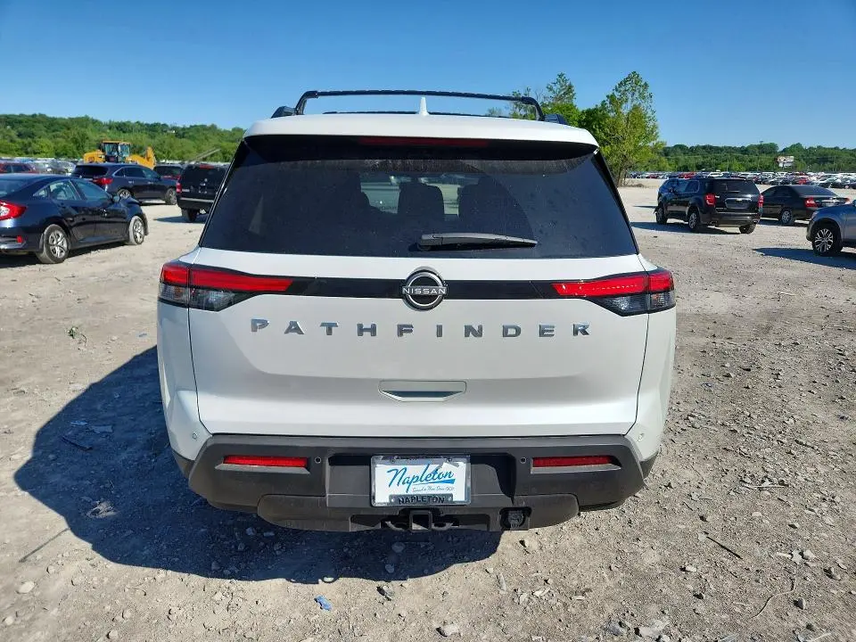 2025 NISSAN PATHFINDER SV  