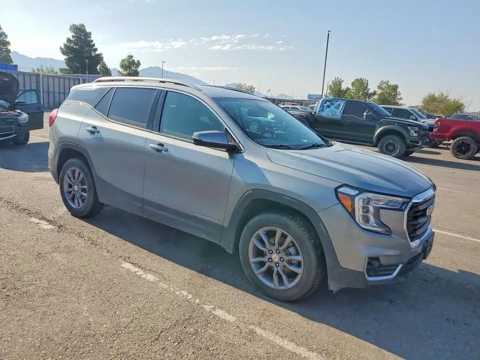 2023 GMC TERRAIN SLT  