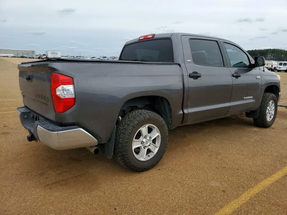 2015 TOYOTA TUNDRA CREWMAX SR5  
