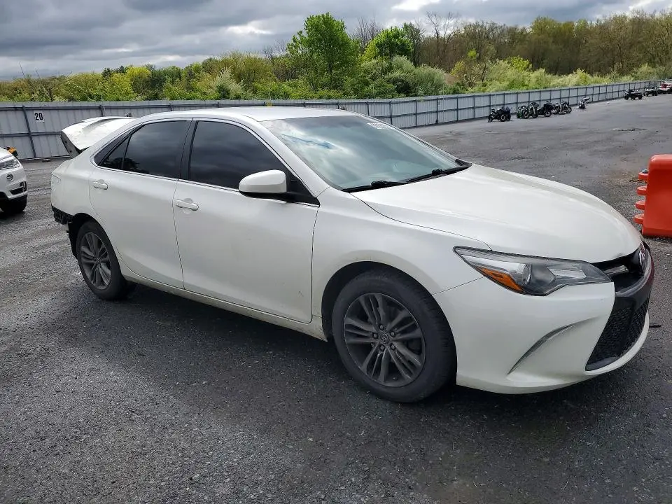 2016 TOYOTA CAMRY SE  