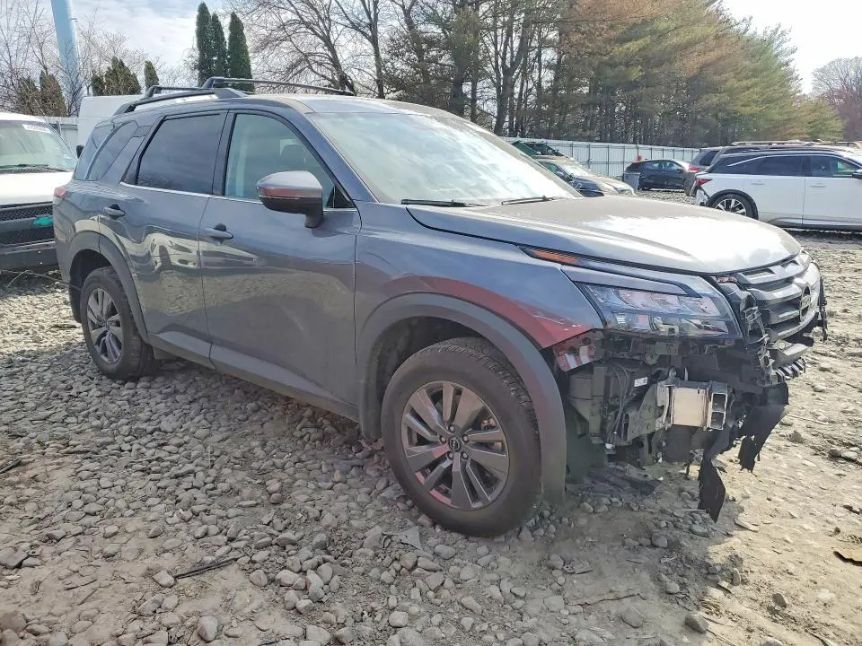 2025 NISSAN PATHFINDER SV  