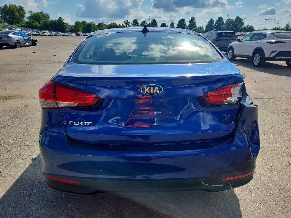 2017 KIA FORTE LX  