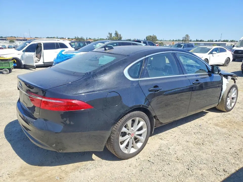 2017 JAGUAR XF PREMIUM  