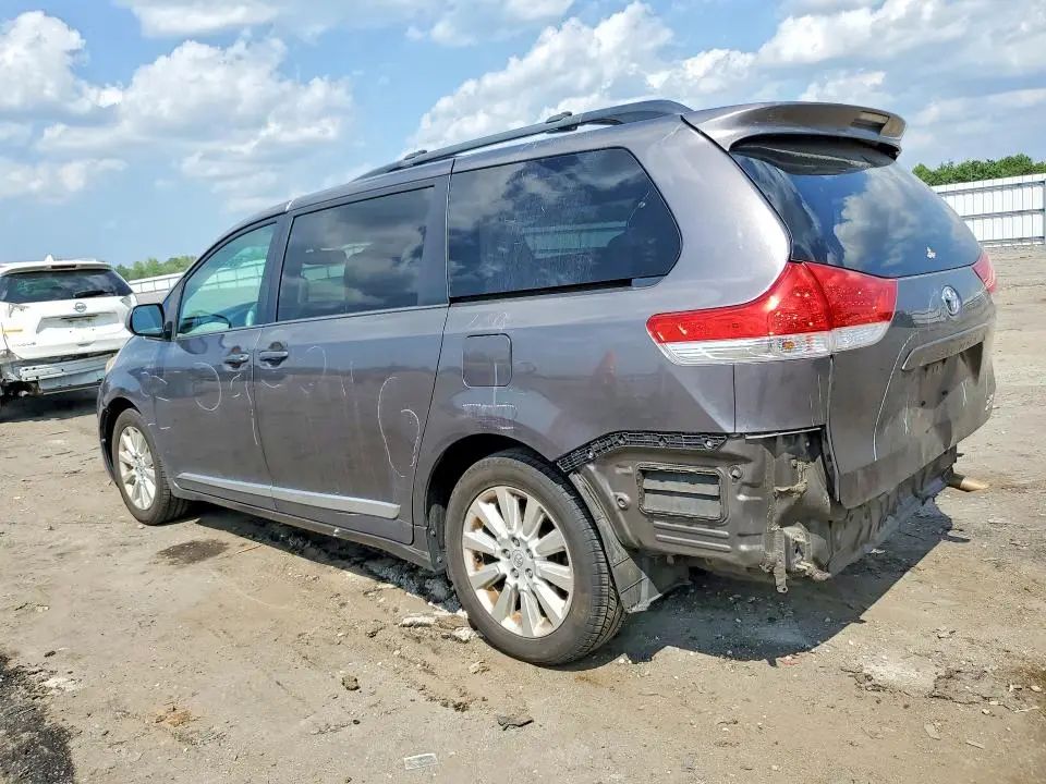 2013 TOYOTA SIENNA XLE 7-PASSENGER  