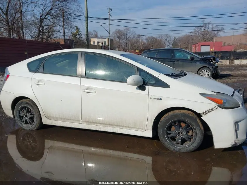 2014 TOYOTA PRIUS THREE