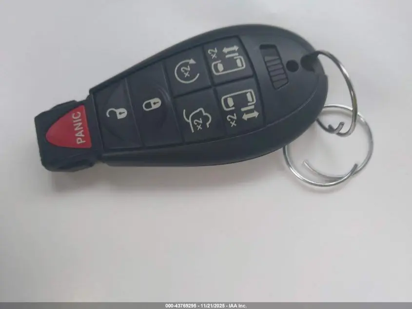 2014 CHRYSLER TOWN & COUNTRY TOURING-L 30TH ANNIVERSARY