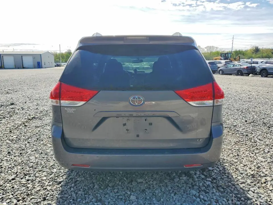 2011 TOYOTA SIENNA LE  