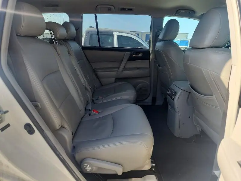 2013 TOYOTA HIGHLANDER PLUS  