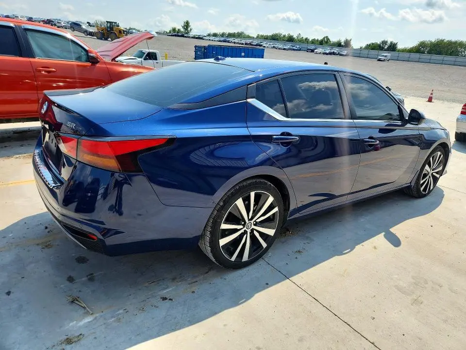 2022 NISSAN ALTIMA SR  