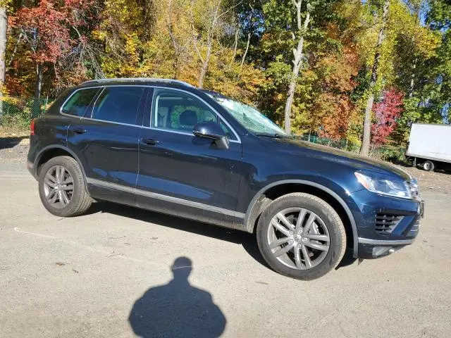 2016 VOLKSWAGEN TOUAREG SPORT  