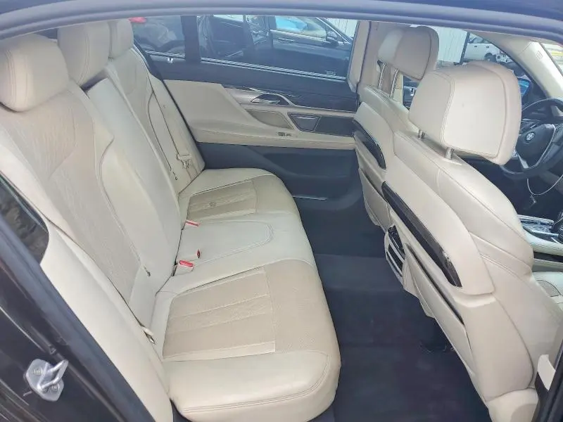 2016 BMW 750 XI  