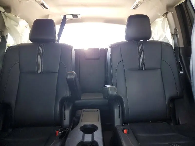 2017 TOYOTA HIGHLANDER SE  
