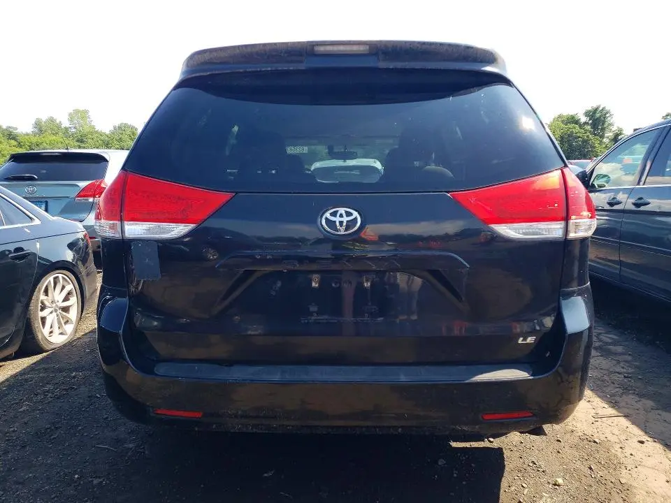 2012 TOYOTA SIENNA LE  