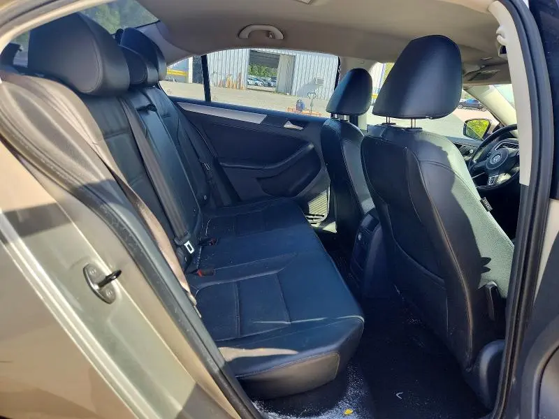 2013 VOLKSWAGEN JETTA SE  