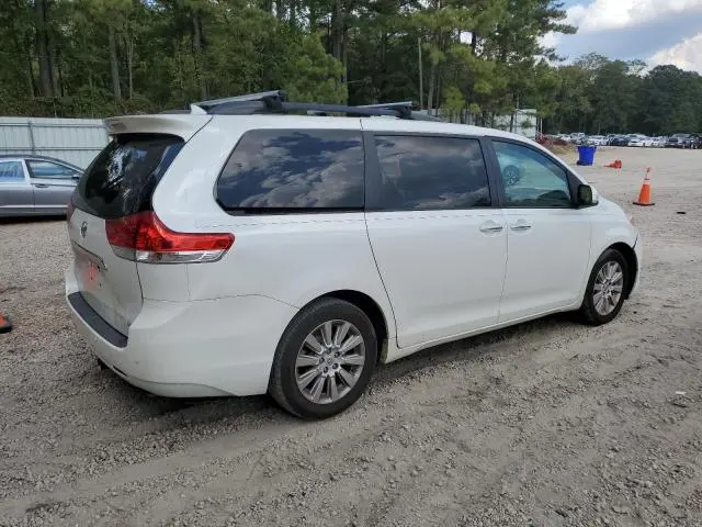 2013 TOYOTA SIENNA XLE  