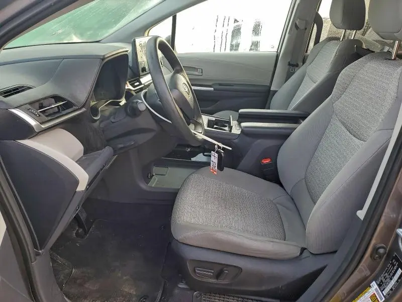 2022 TOYOTA SIENNA LE  