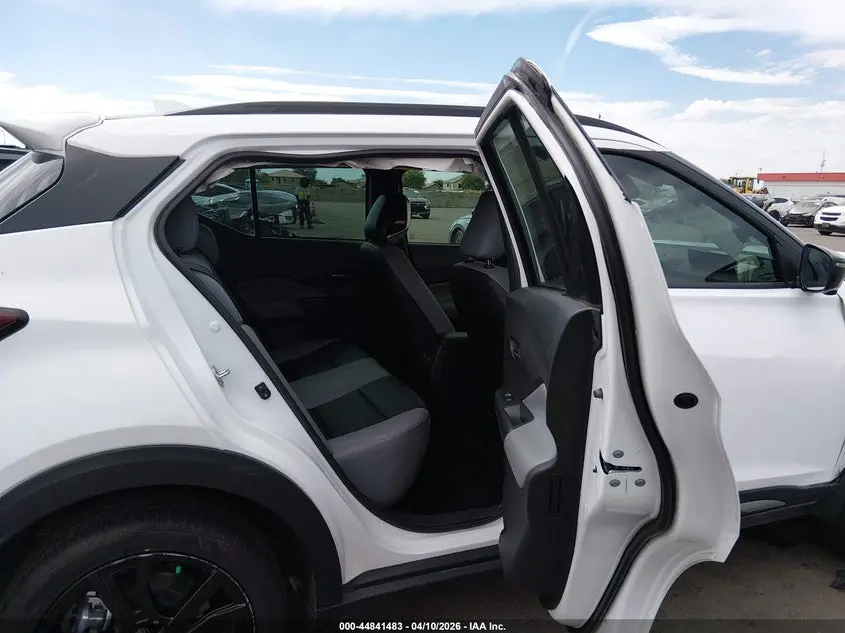 2024 NISSAN KICKS SR XTRONIC CVT