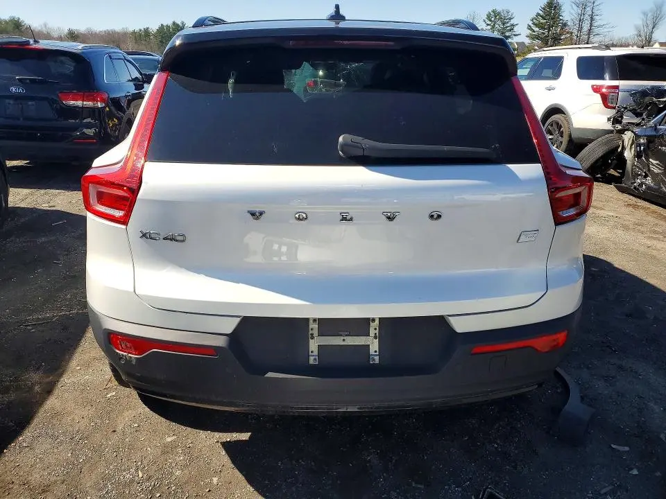 2022 VOLVO XC40 P8 RECHARGE PLUS  
