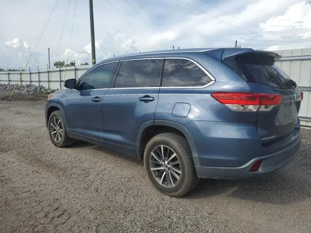 2017 TOYOTA HIGHLANDER SE  