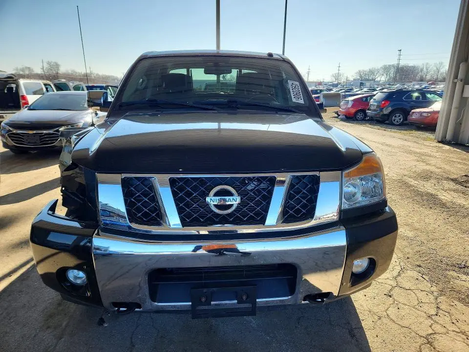 2014 NISSAN TITAN SV  