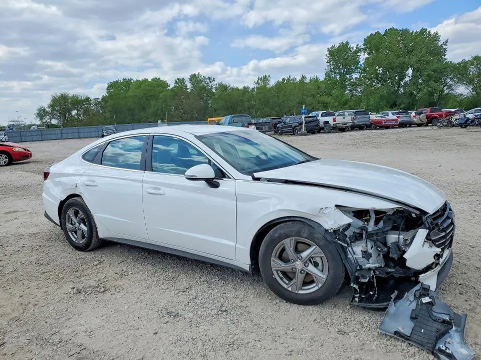 2023 HYUNDAI SONATA SE  