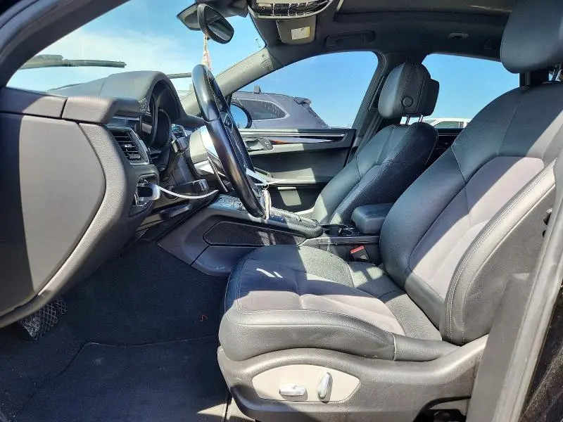 2017 PORSCHE MACAN   