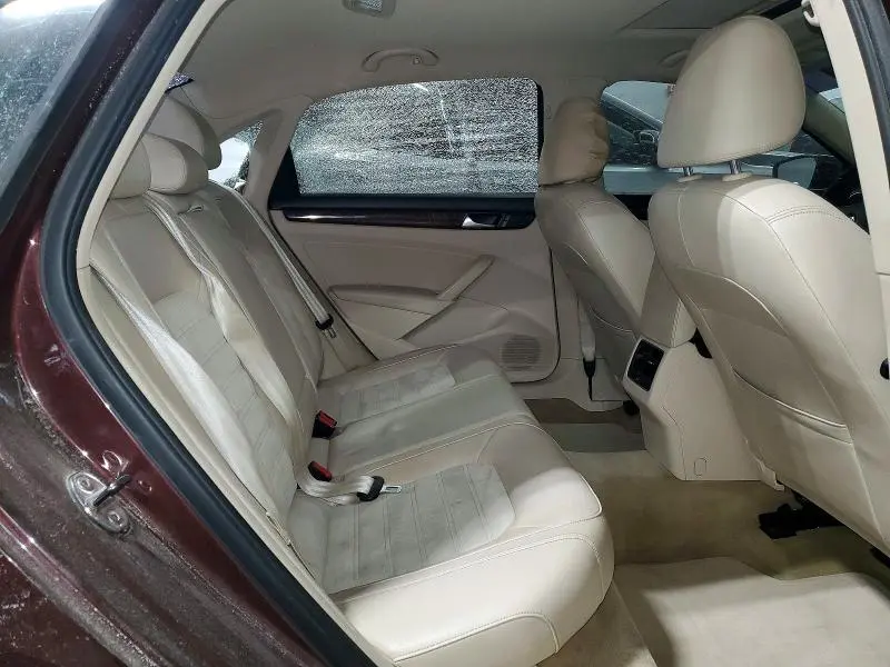 2013 VOLKSWAGEN PASSAT SEL  