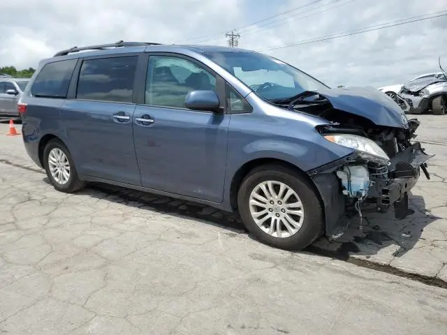 2017 TOYOTA SIENNA XLE  