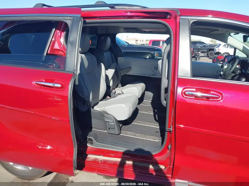 2026 TOYOTA SIENNA XLE