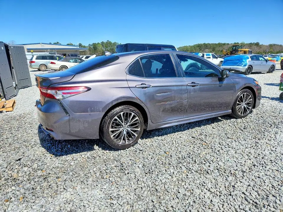 2019 TOYOTA CAMRY SE  