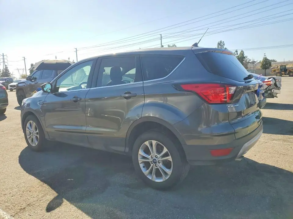 2019 FORD ESCAPE SE  