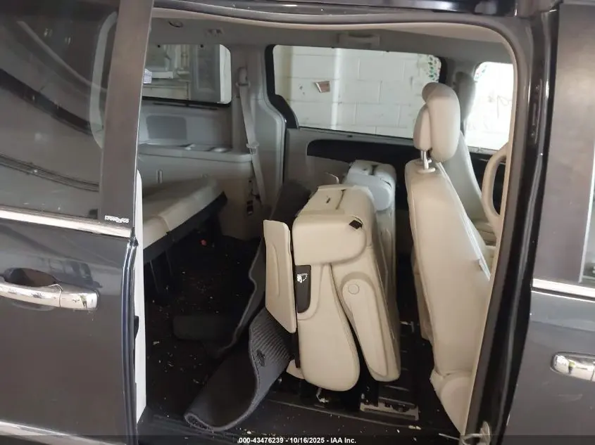 2013 CHRYSLER TOWN & COUNTRY TOURING-L