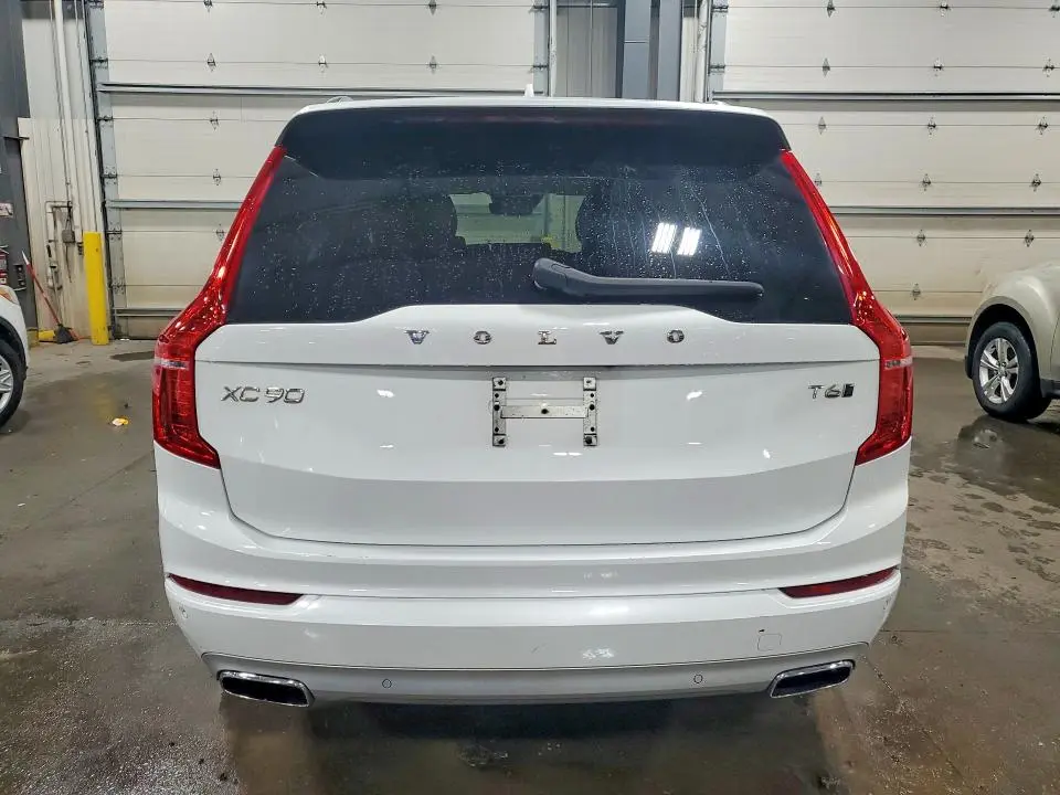 2021 VOLVO XC90 T6 MOMENTUM  
