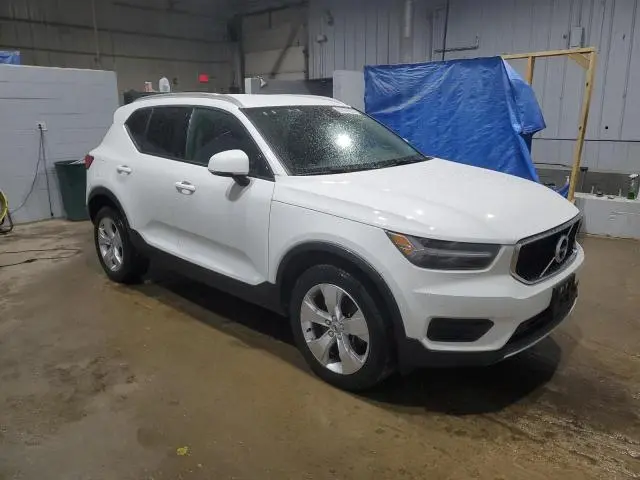 2020 VOLVO XC40 T5 MOMENTUM  
