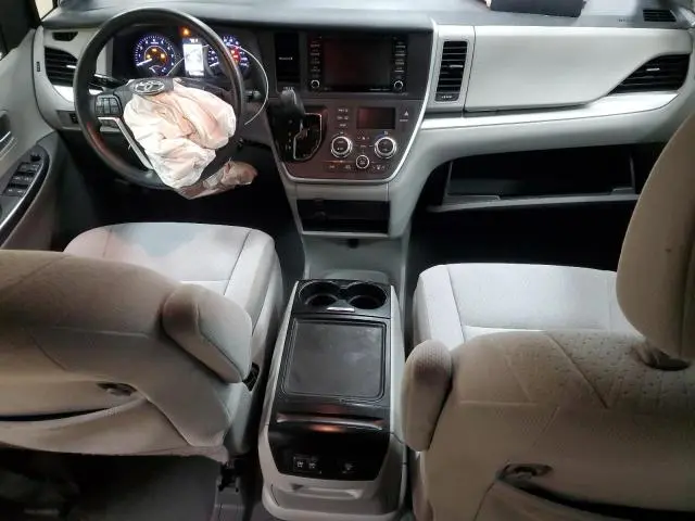 2020 TOYOTA SIENNA LE  