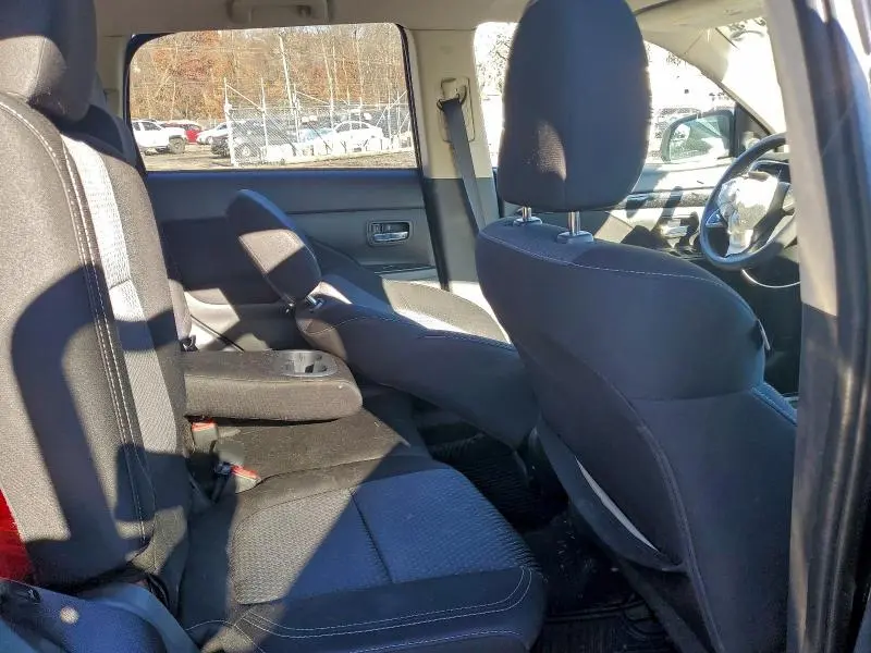 2019 MITSUBISHI OUTLANDER ES  