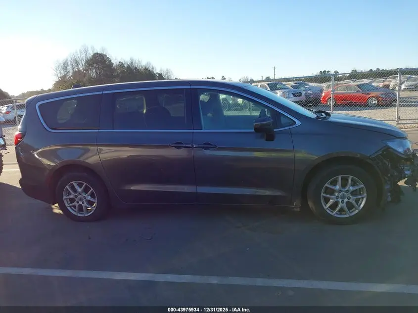 2021 CHRYSLER VOYAGER LX