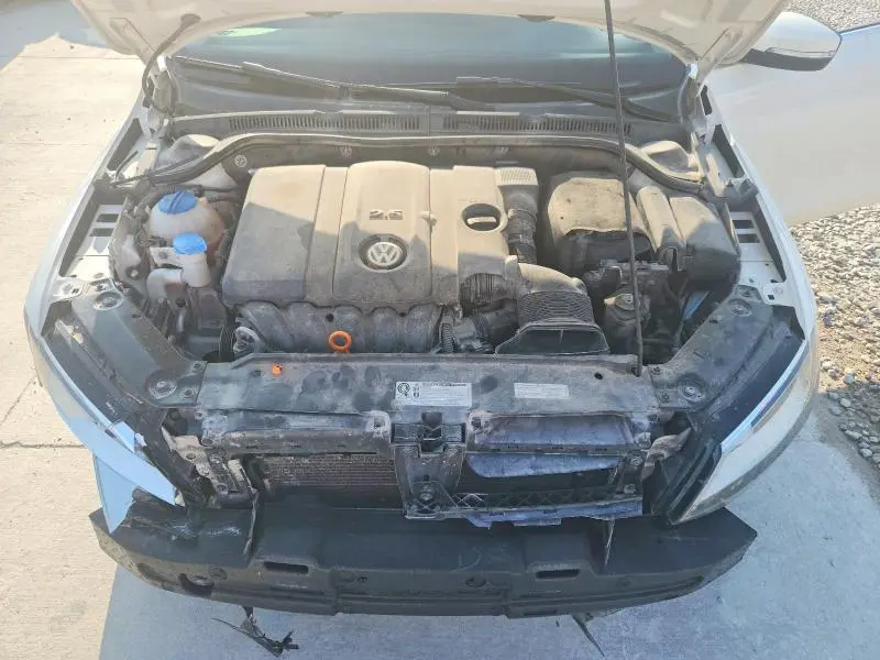2013 VOLKSWAGEN JETTA SE  