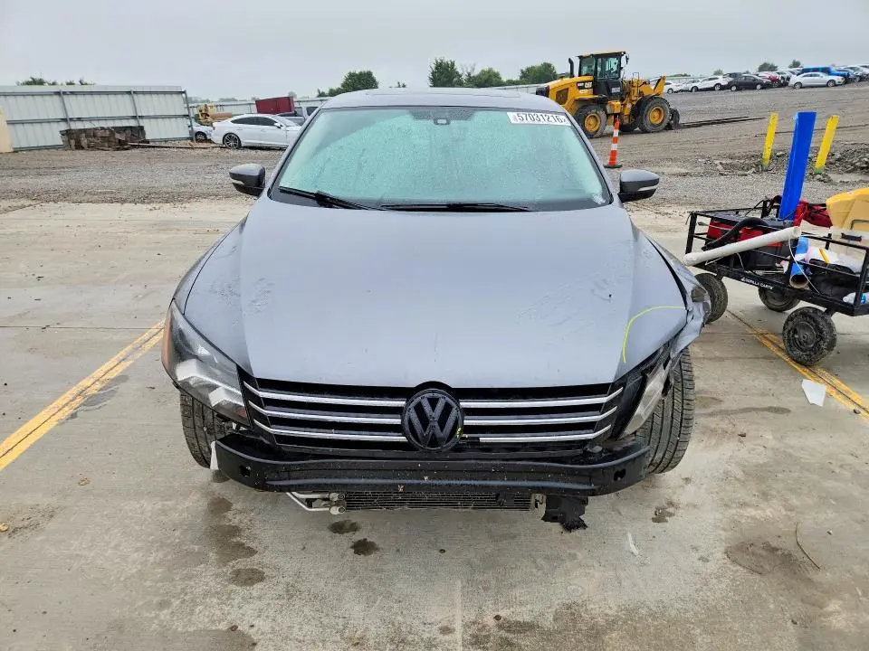 2013 VOLKSWAGEN PASSAT SE  