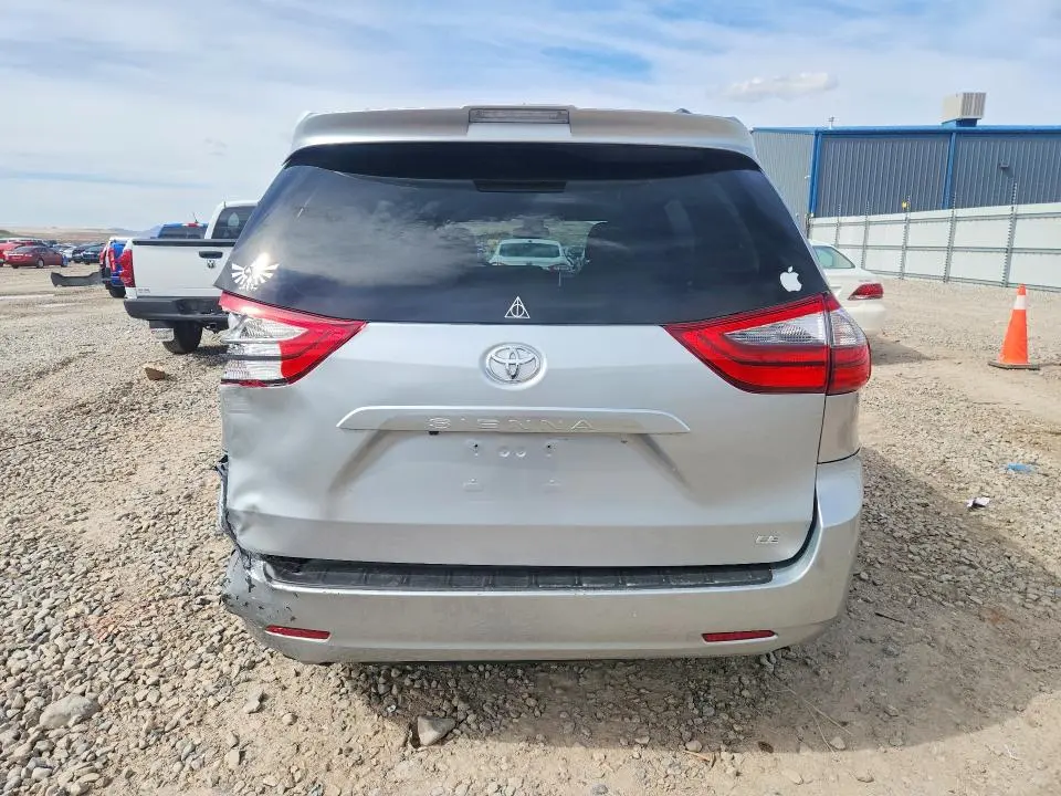 2020 TOYOTA SIENNA LE  