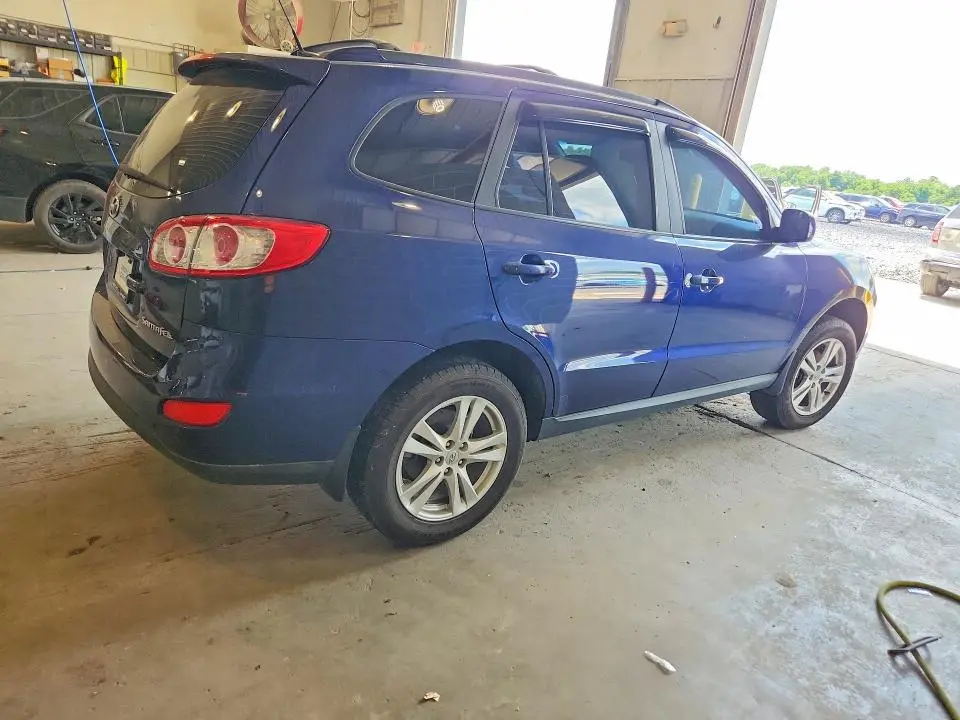 2010 HYUNDAI SANTA FE SE  