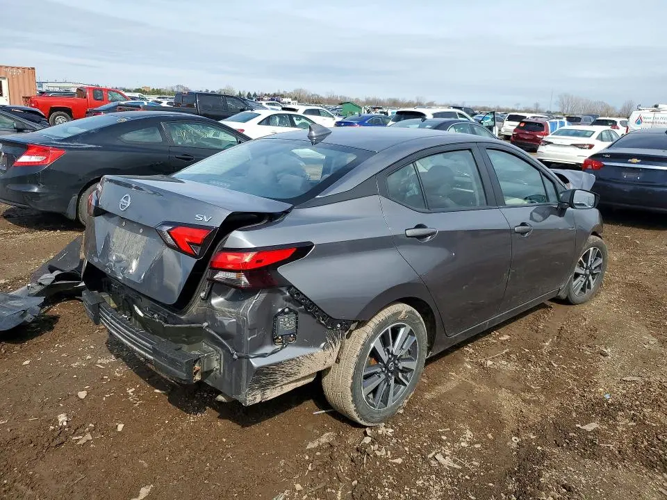 2021 NISSAN VERSA SV  