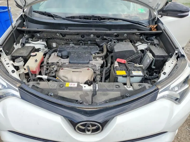 2017 TOYOTA RAV4 SE  