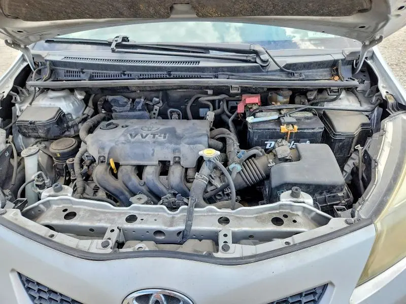 2013 TOYOTA YARIS 5-DOOR SE  