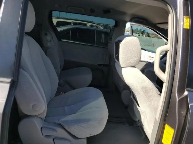 2014 TOYOTA SIENNA LE  