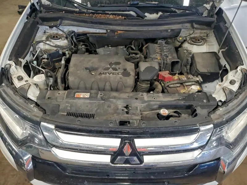 2016 MITSUBISHI OUTLANDER SE  